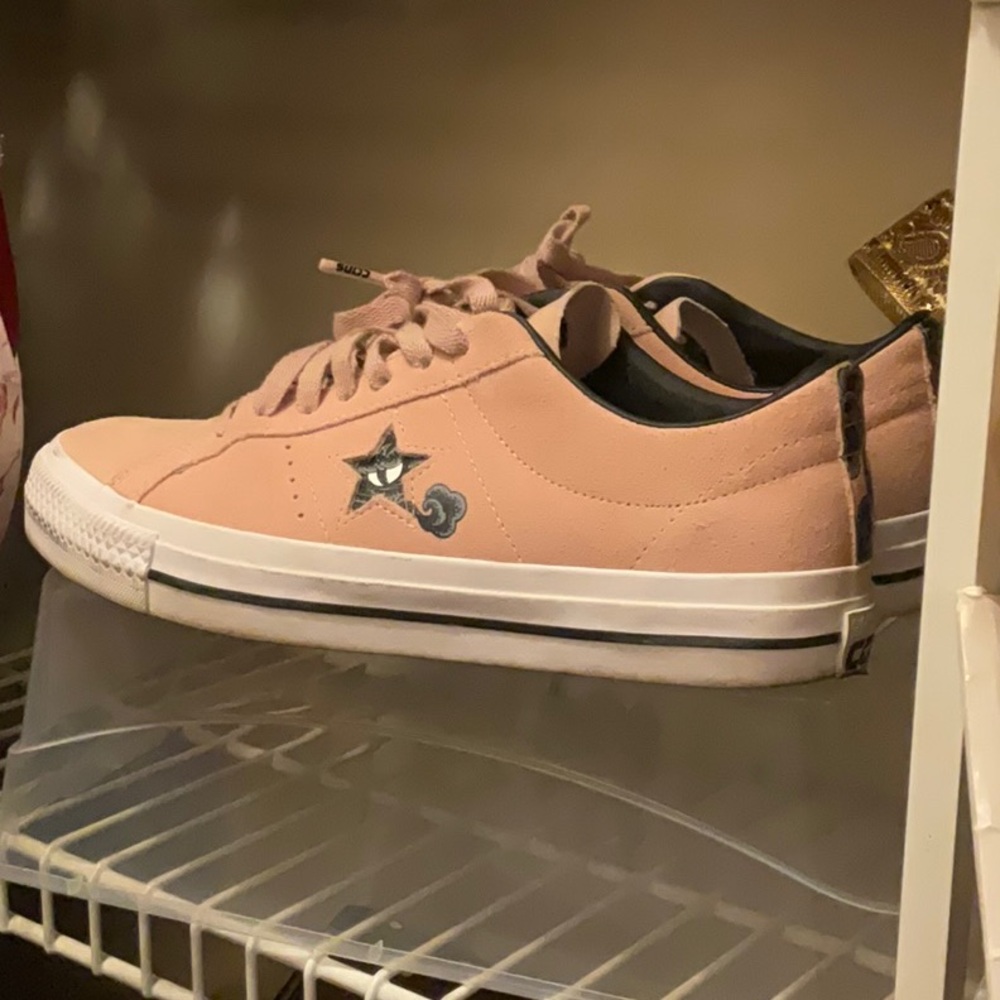 Converse cons. Pink , 9.5 , cute . Leather